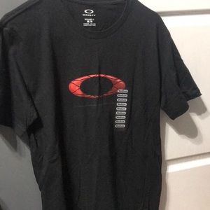 Black Oakley t-shirt